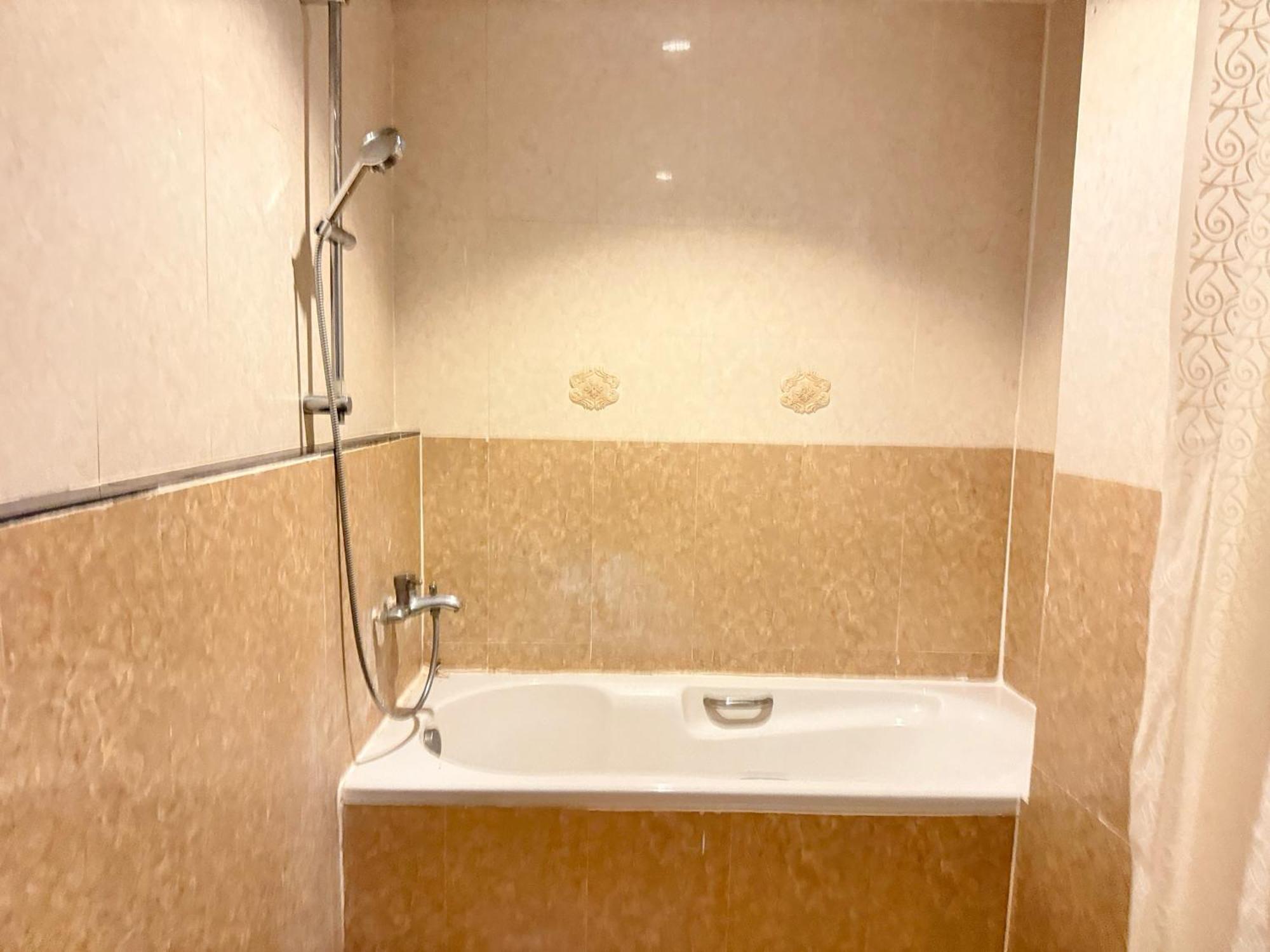 Suite with Hot Tub